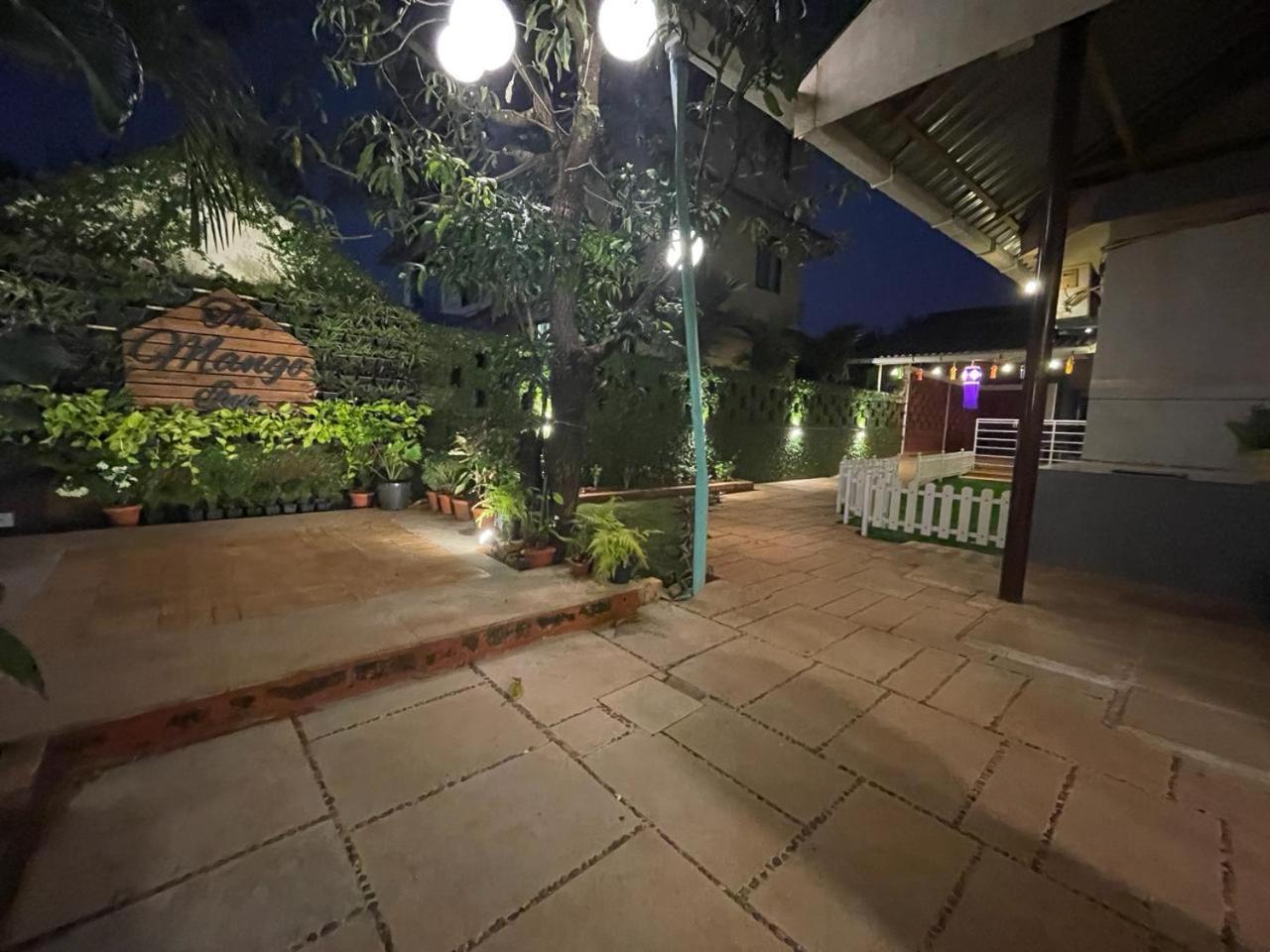 The Mango Inn Dāpoli Exteriör bild