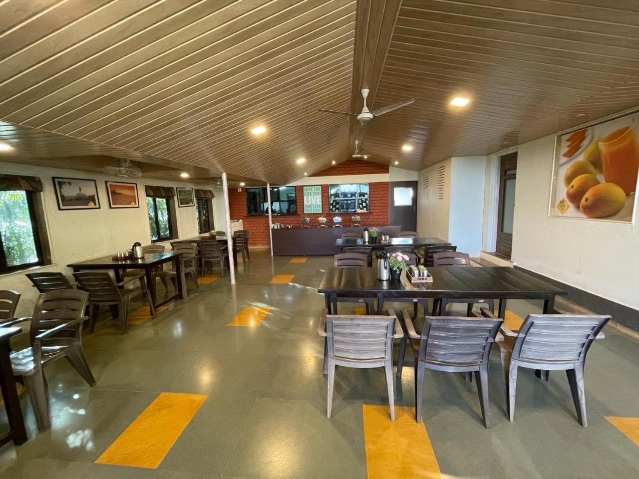 The Mango Inn Dāpoli Exteriör bild