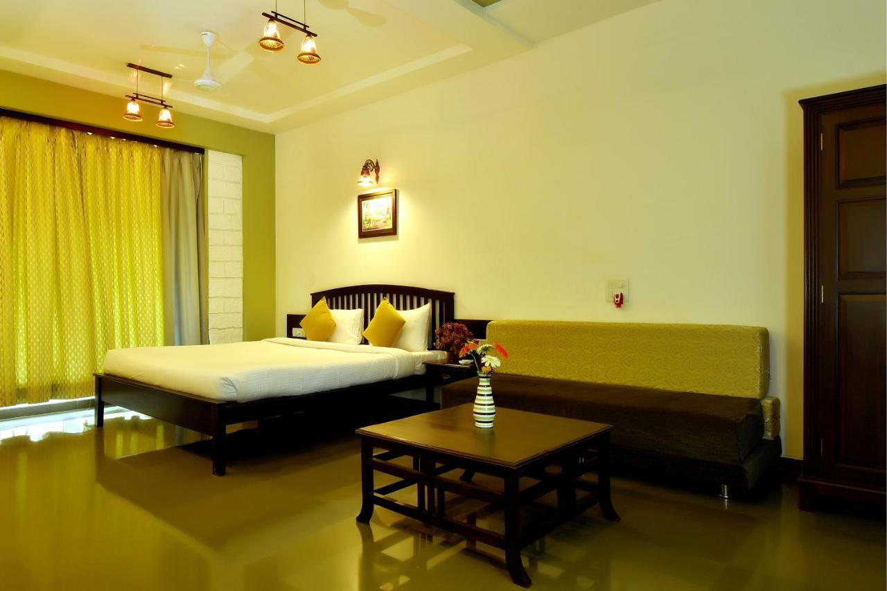 The Mango Inn Dāpoli Exteriör bild