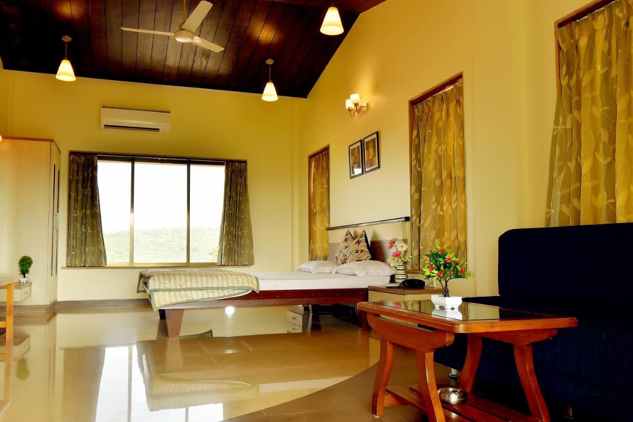 The Mango Inn Dāpoli Exteriör bild