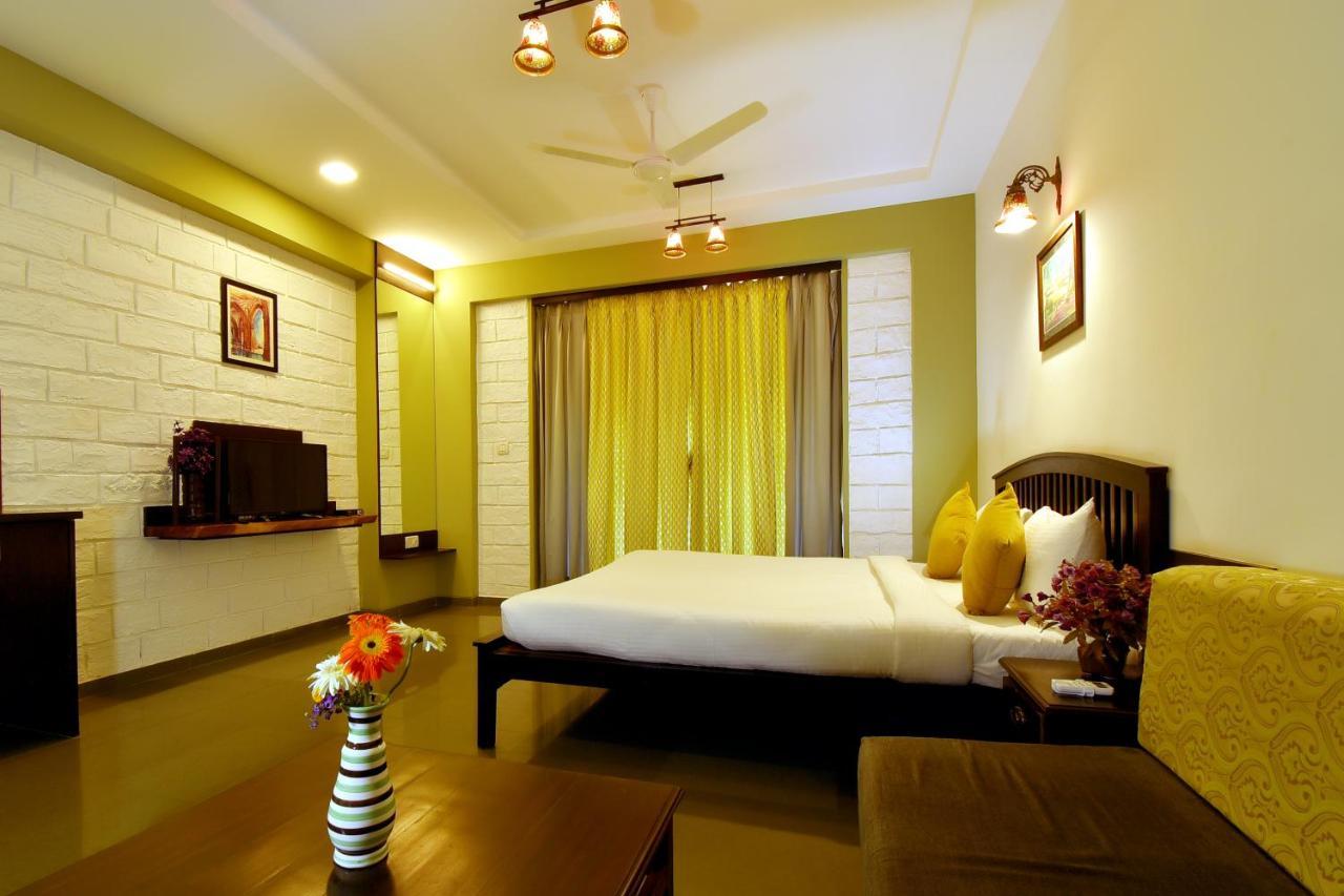 The Mango Inn Dāpoli Exteriör bild