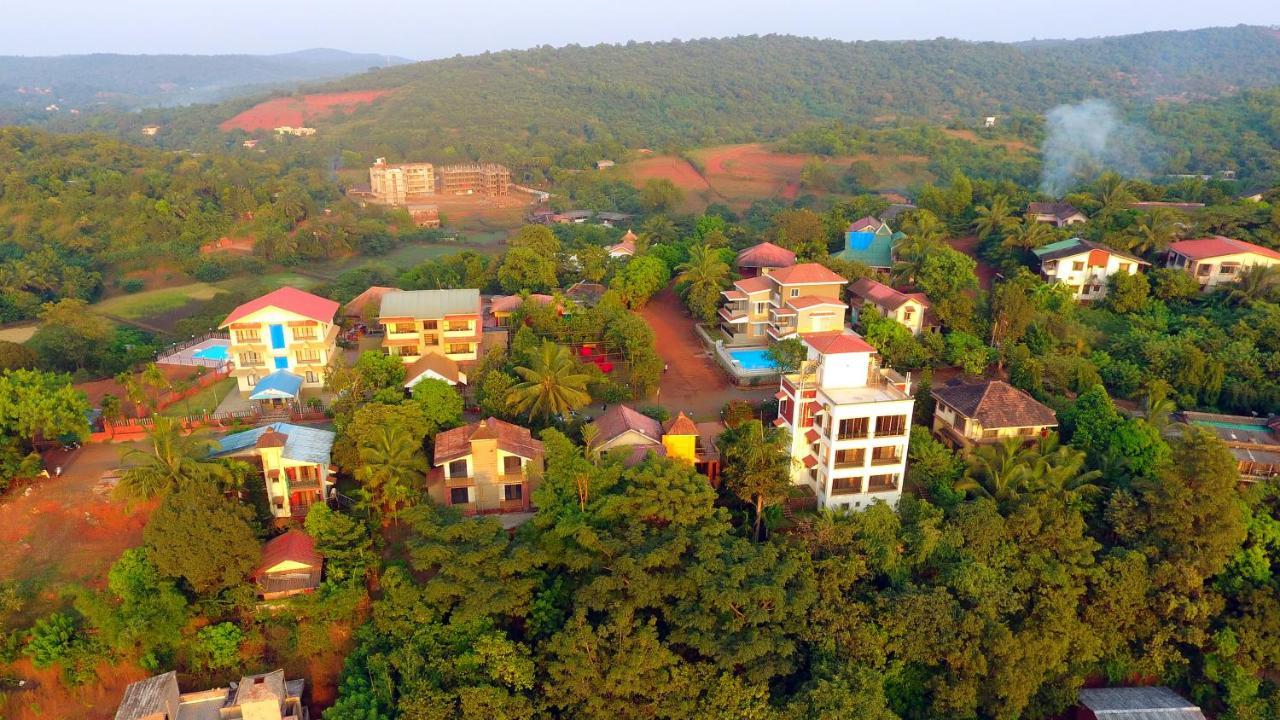 The Mango Inn Dāpoli Exteriör bild